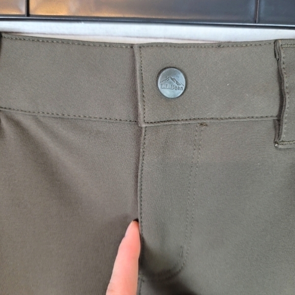 L.L. BEAN BOOT CUT OLIVE GREEN HIKING PANTS, SZ 4 - Picture 4 of 13